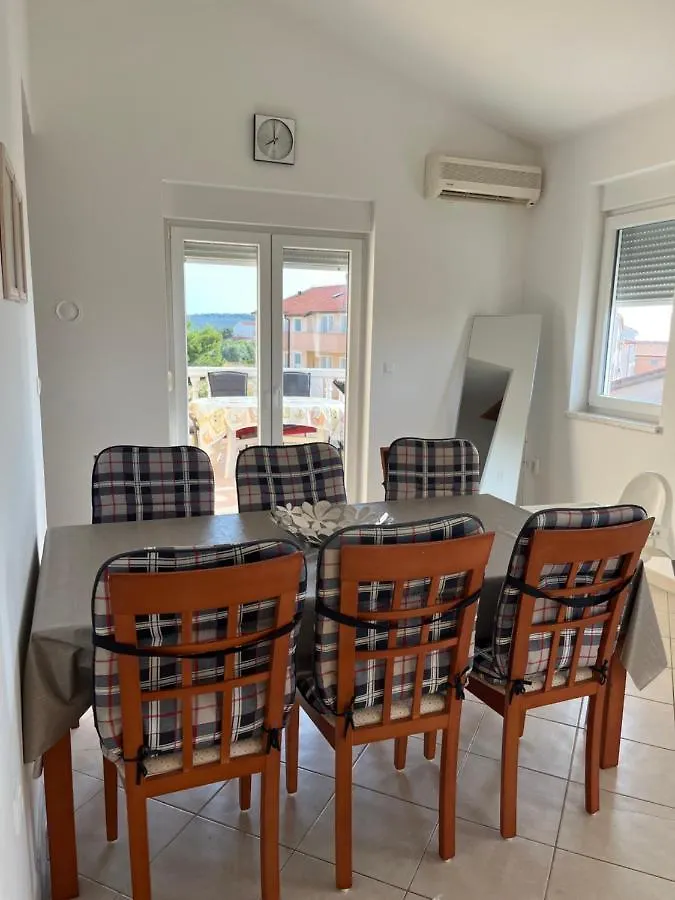 Apartment Happy Place 11 Liznjan Croatia